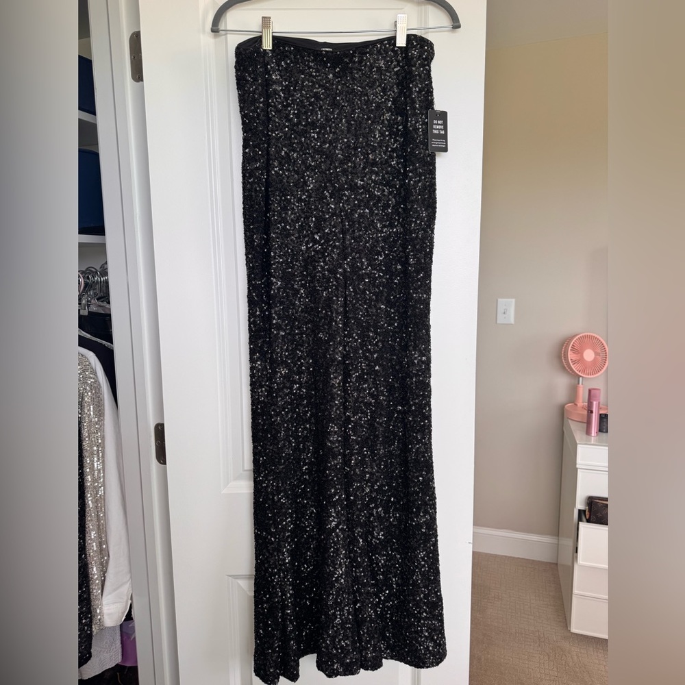 Express Black Sequin Flare Leg Pants- Women’s Size Medium NWT